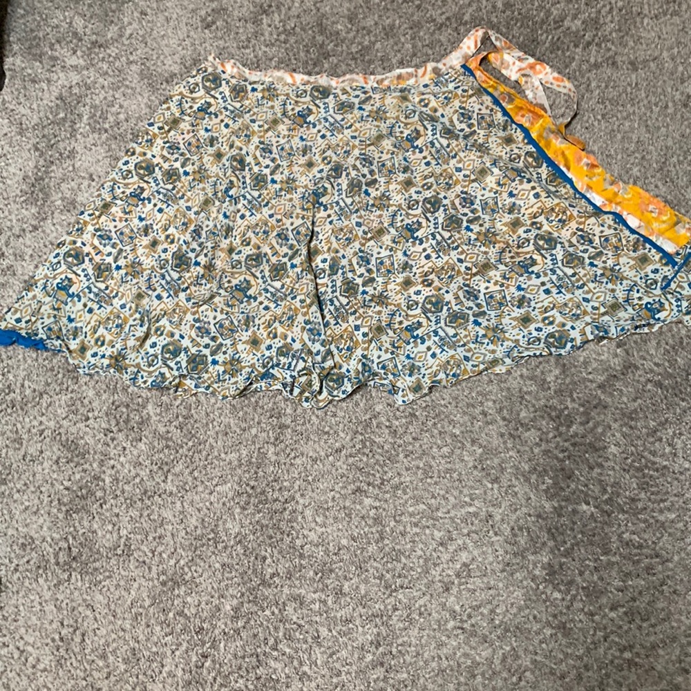 Skirt/dress multifunctional wrap.
